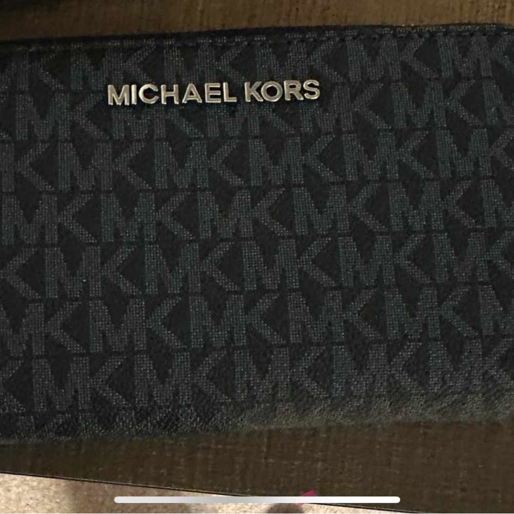 Brand new authentic micheal kors wallet